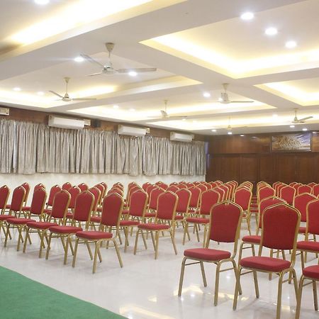 Hotel Chandra'S Βιζαχαπατνάμ Εξωτερικό φωτογραφία