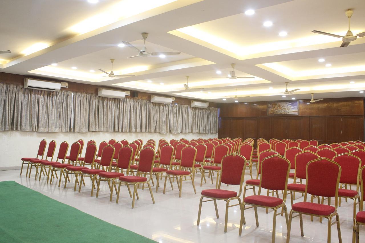 Hotel Chandra'S Βιζαχαπατνάμ Εξωτερικό φωτογραφία