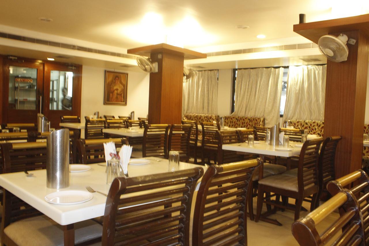 Hotel Chandra'S Βιζαχαπατνάμ Εξωτερικό φωτογραφία