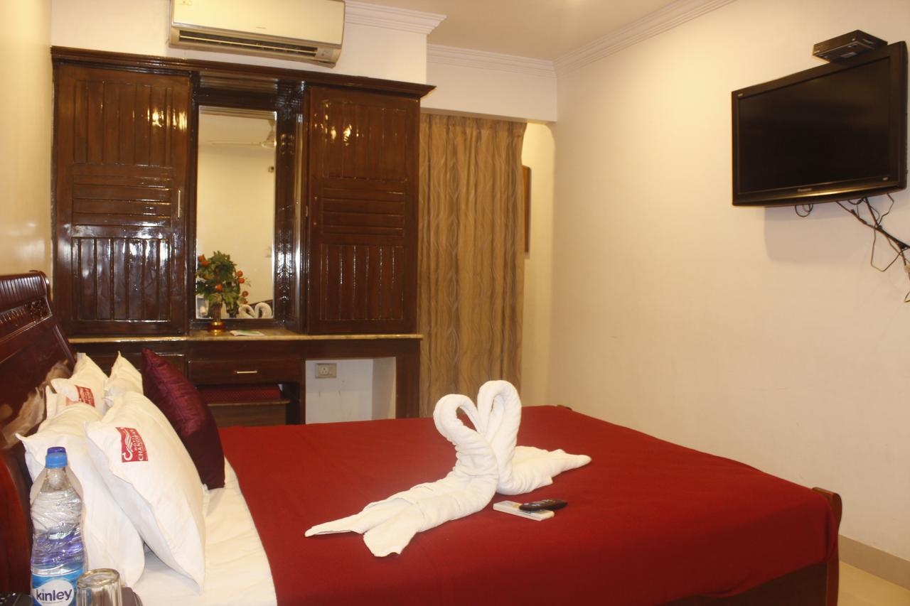 Hotel Chandra'S Βιζαχαπατνάμ Εξωτερικό φωτογραφία
