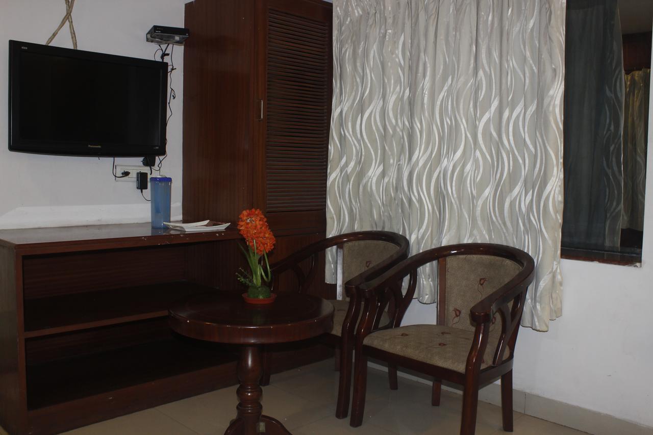 Hotel Chandra'S Βιζαχαπατνάμ Εξωτερικό φωτογραφία