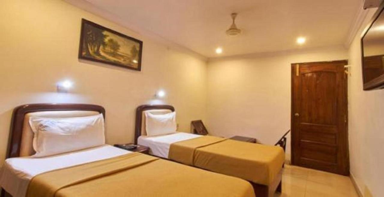 Hotel Chandra'S Βιζαχαπατνάμ Εξωτερικό φωτογραφία